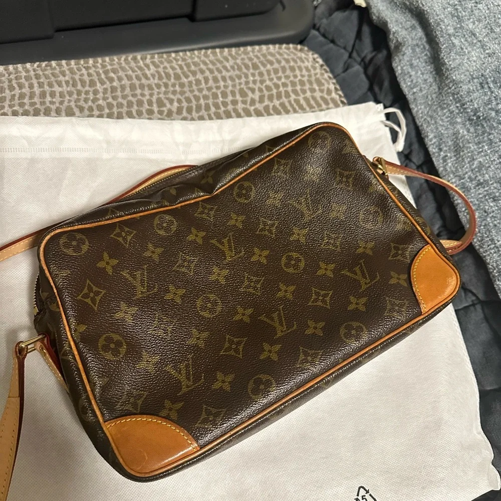 Louis Vuitton Monogram Trocadero 27 - Picture 3 of 16